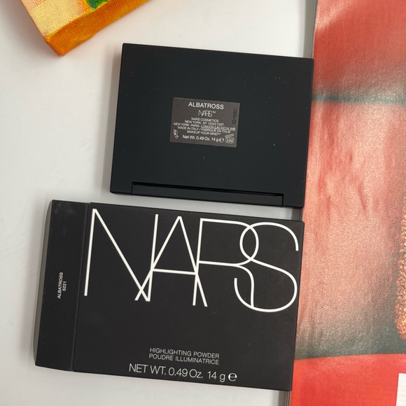 NIB NARS HIGHLIGHTING POWDER -ALBATROSS - Picture 5 of 6